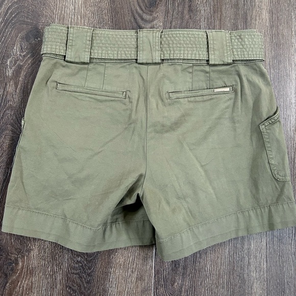 White House Black Market High-Rise Belt Utility 5in Short - Picture 2 of 3